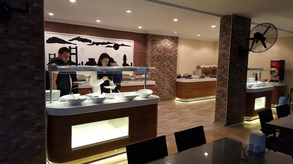 Comet De Luxe 马尔马里斯 外观 照片